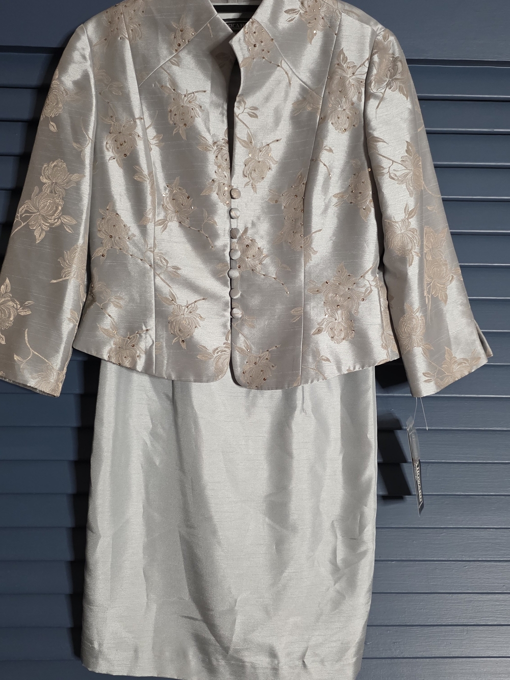 Jessica Howard Silver and Beige Floral Jacquard Pencil Skirt Suit